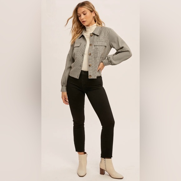 Black and white button down collared bomber jacket. Size L. - Picture 4 of 13